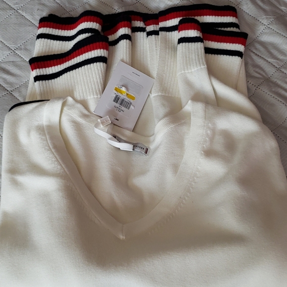 Sweater - Picture 4 of 10